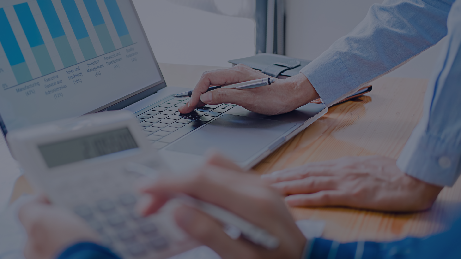 Empresário analisando crédito MaiisPay